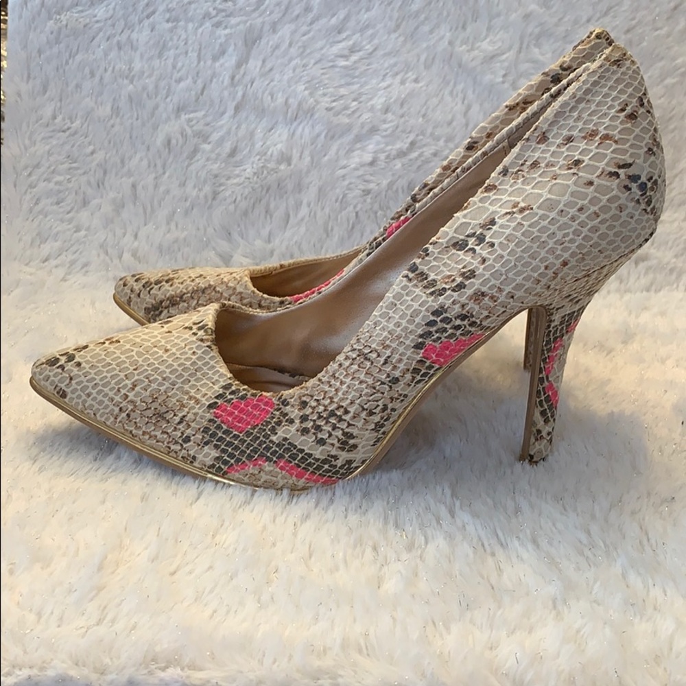 Women’s leopard heels size 10